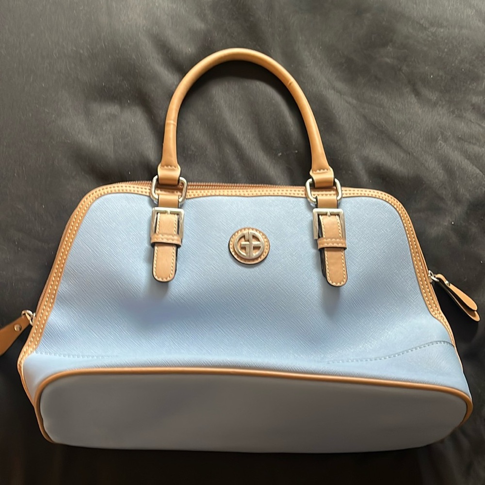 Cute shoulder bag with straps